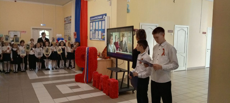 В центре прошла Торжественная Линейка Памяти.